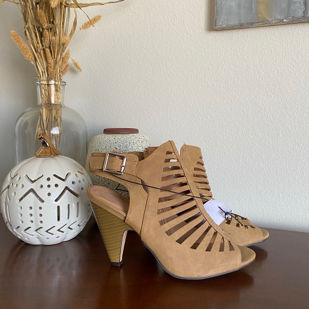🍂caged heels